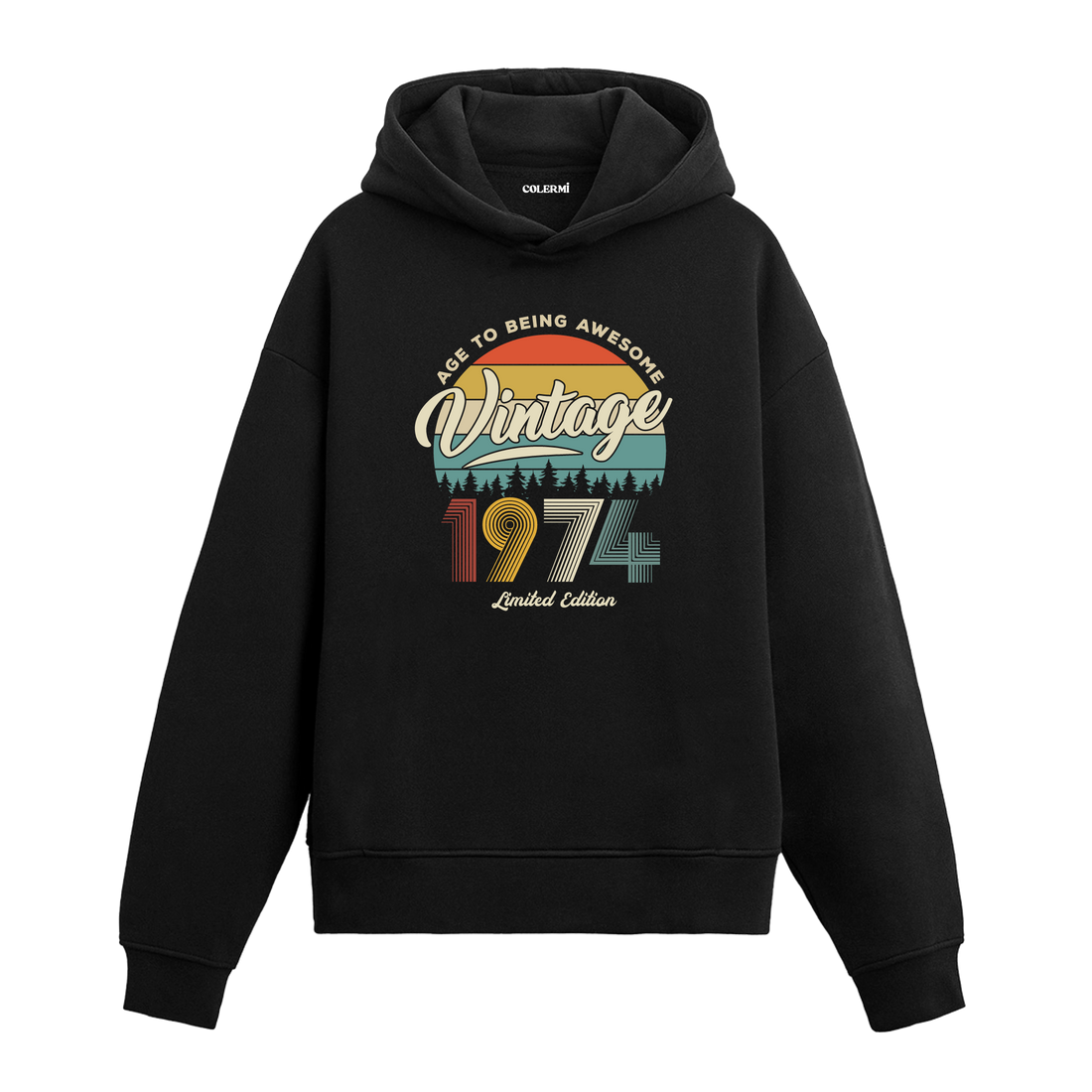 1974 Vintage Hoodie, pamuklu kumaşı ve yıl baskısıyla retro bir görünüm sunuyor.