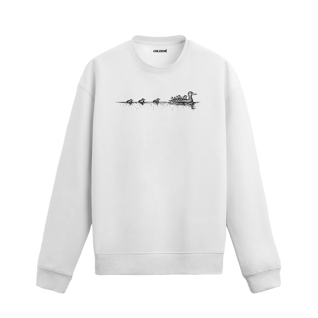 Anne ördeğin yavrularıyla göl üzerinde yüzdüğü sahneyi yansıtan Colermi sweatshirt.