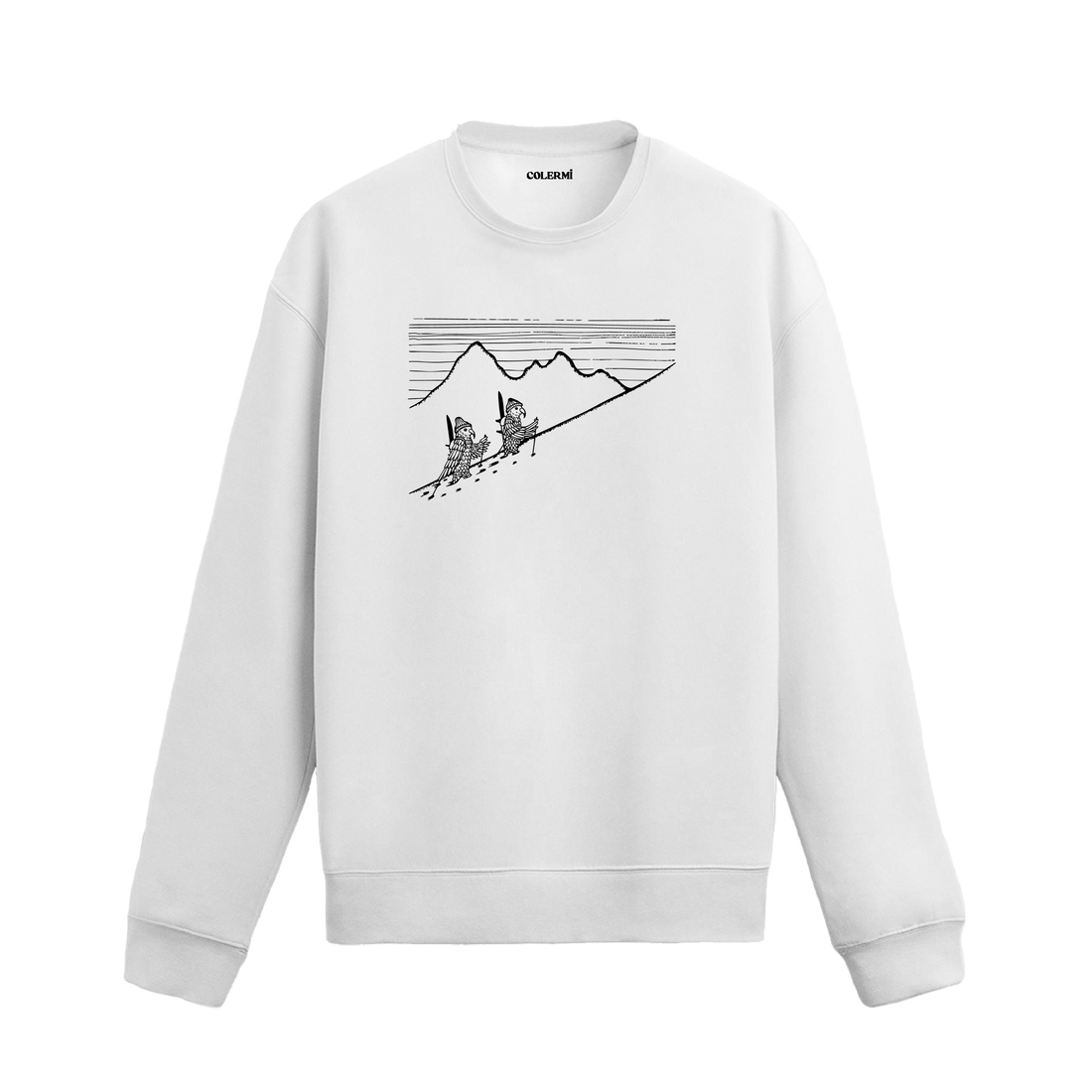 Kayaklarını sırtına alarak dağa tırmanan iki papağan figürlü Colermi sweatshirt.