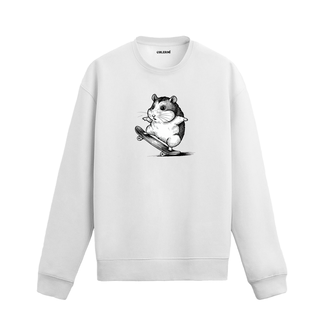 Kaykay üzerinde duran sevimli hamster figürlü sweatshirt tasarımı.