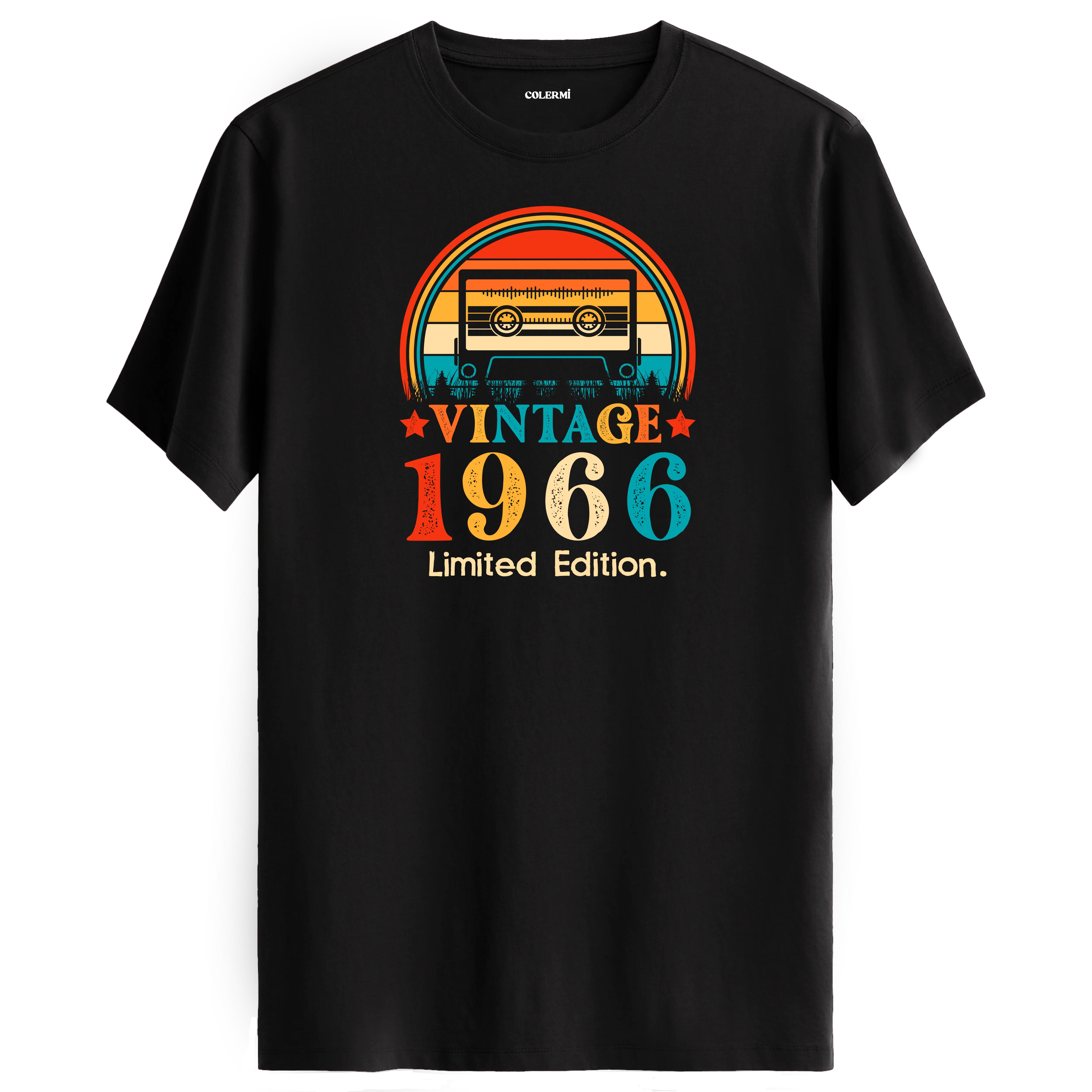 1966 mixtape vintage siyah tişört, retro kaset baskısıyla nostaljik bir görünüm sunar.