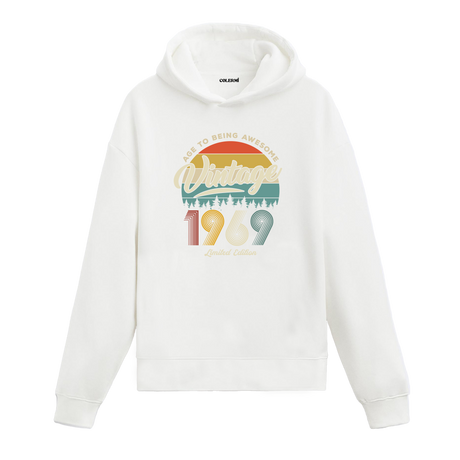 1969 Vintage Hoodie, retro yıl baskısı ve pamuklu kumaşıyla nostaljiyi modern sokak modasına taşıyor.