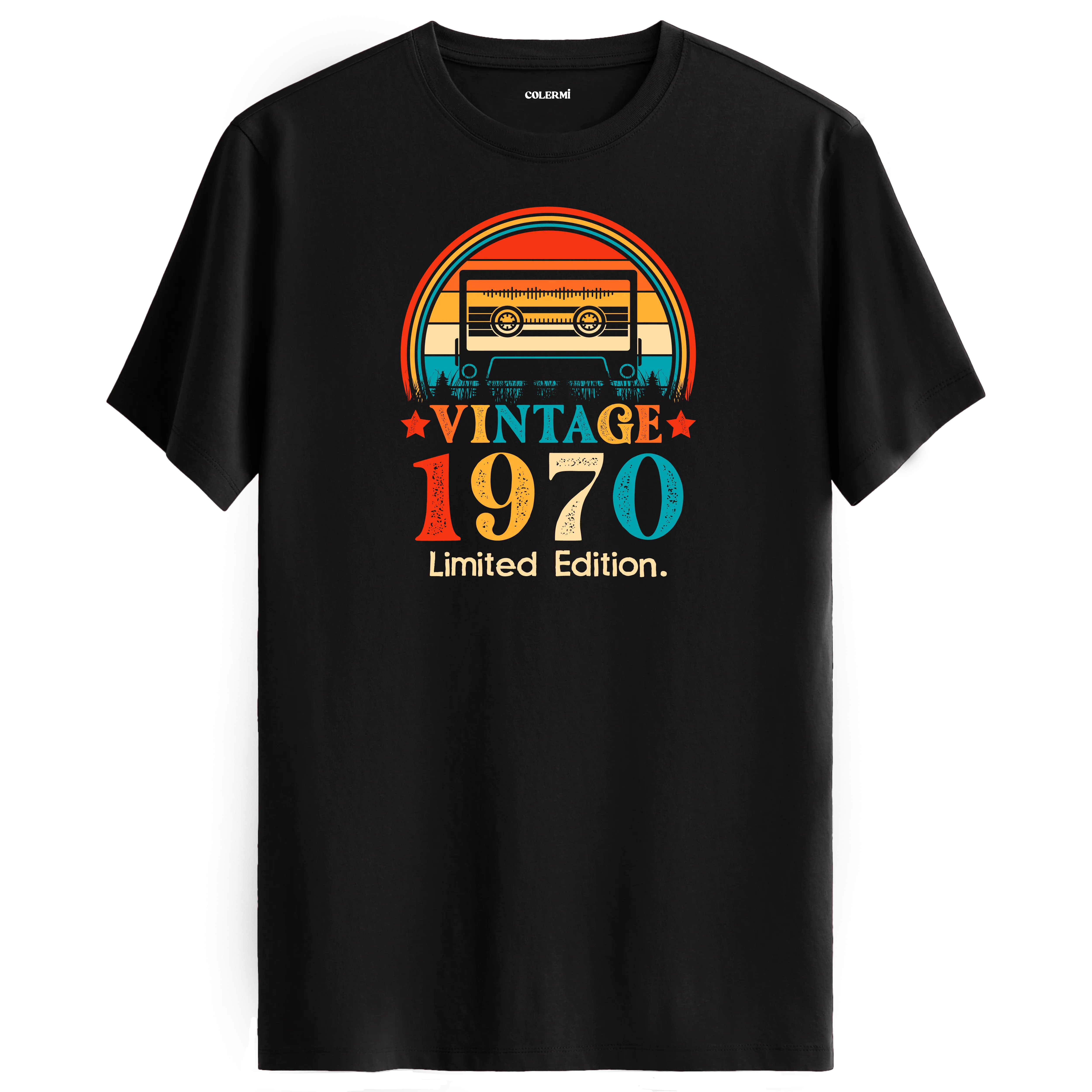 1970 mixtape vintage siyah tişört, retro kaset baskısı ve nostaljik tarzıyla şık bir seçimdir.