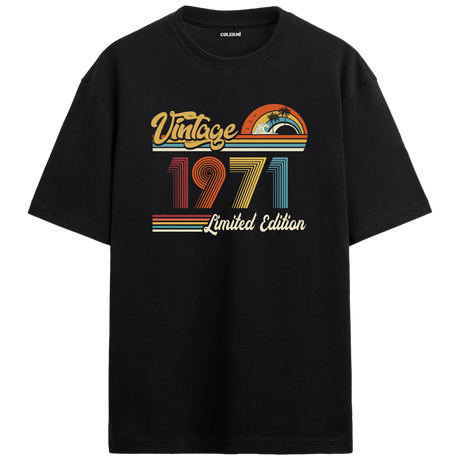 1971 Vintage siyah oversize tişört, retro baskısıyla nostaljik bir doğum günü hediyesi seçeneği sunar.