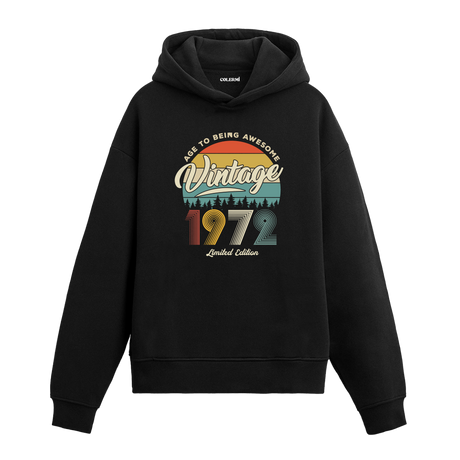 1972 Vintage Hoodie, retro yıl baskısı ve pamuklu kumaşıyla nostaljik bir tarz sunuyor.