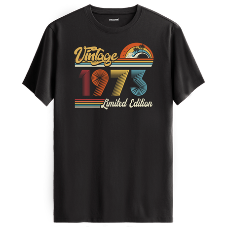 Antrasit 1973 Vintage Tişört, vintage havasıyla özgün bir doğum günü hediyesi seçeneği sunar.