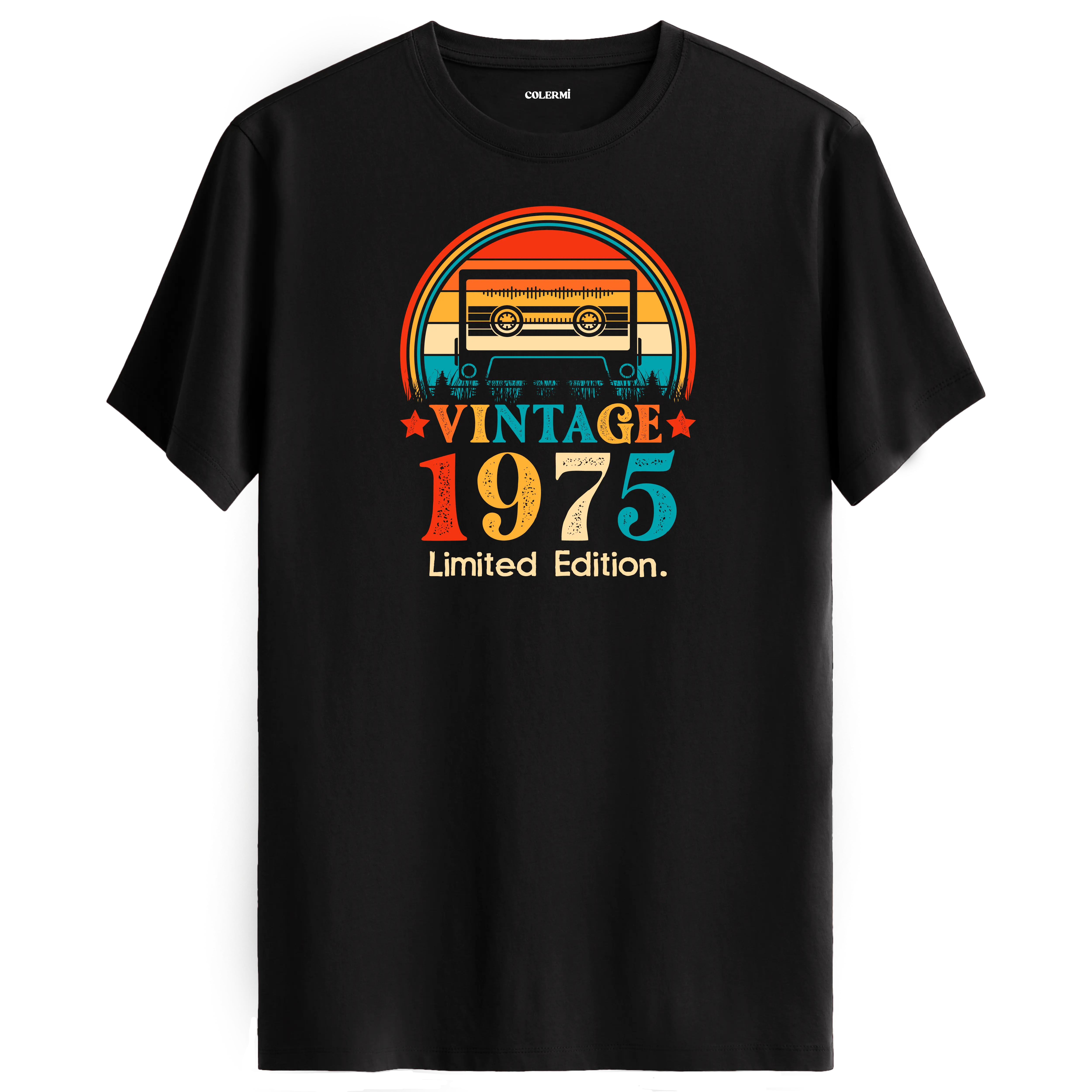 1975 mixtape vintage siyah tişört, kaset baskısı ve retro tasarımıyla nostaljik bir şıklık sunar.