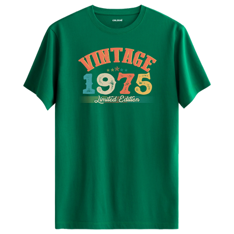 1975 Vintage Echo yeşil tişört, premium pamuk kumaşıyla nostaljik ruhu modern şıklıkla buluşturur.