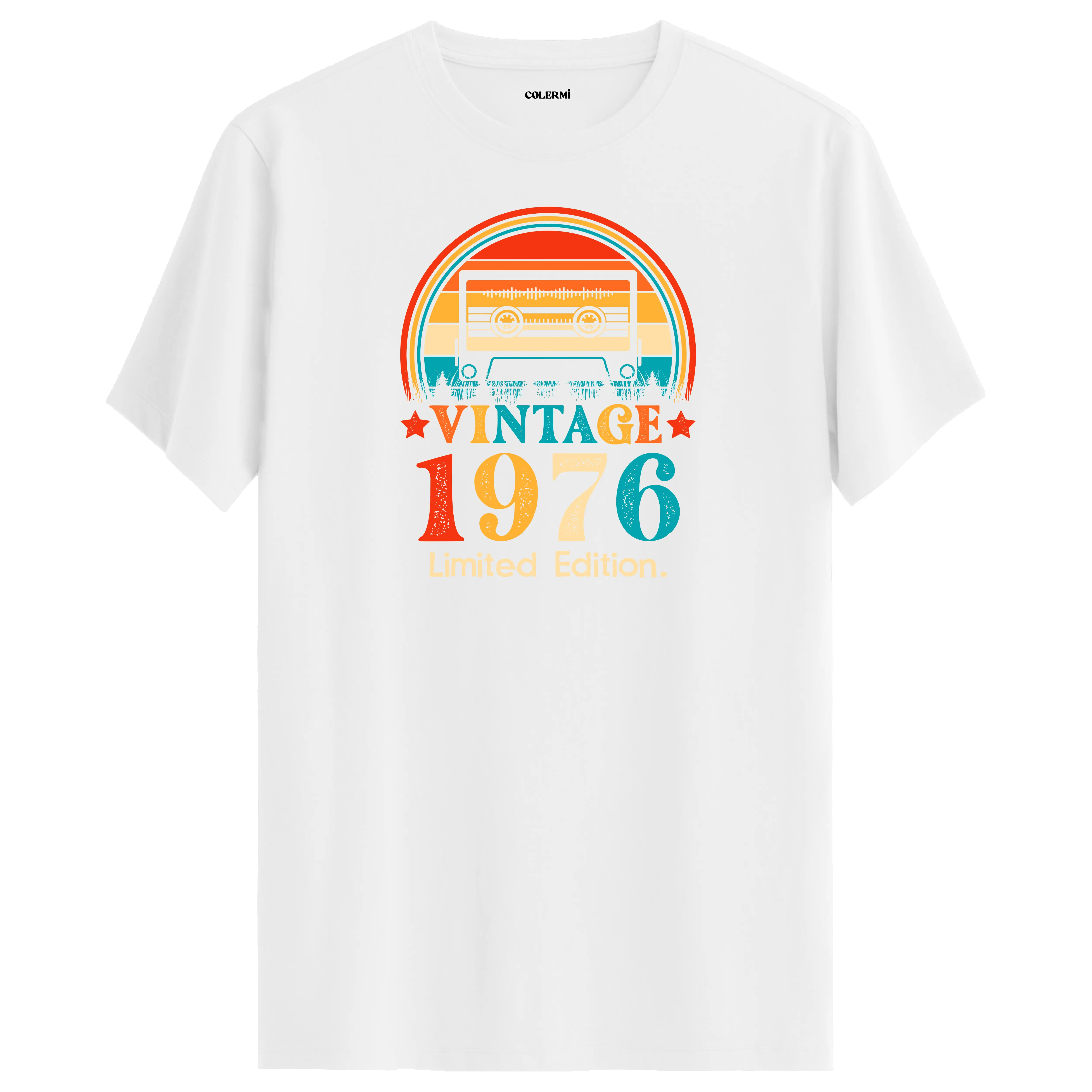 1976 mixtape vintage beyaz tişört, retro kaset baskısı ve pamuklu yapısıyla günlük şıklık sağlar.
