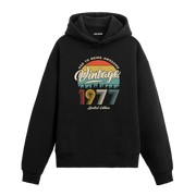 1977 Vintage Hoodie, retro yıl baskılı nostalji tasarımıyla pamuklu siyah hoodie.