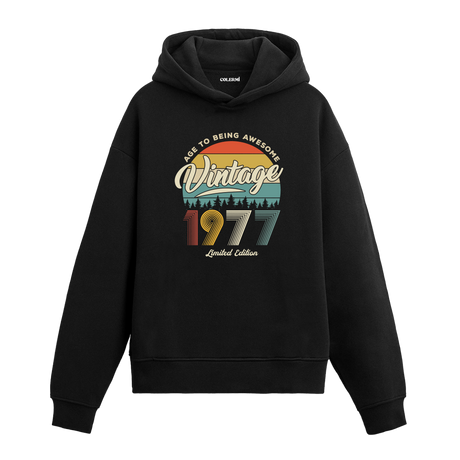 1977 Vintage Hoodie, retro yıl baskılı nostalji tasarımıyla pamuklu siyah hoodie.