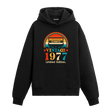 1977 Vintage Hoodie, nostaljik kaset çalar tasarımı ve %100 pamuklu kumaşı ile retro tarzı ve konforu bir araya getiriyor.