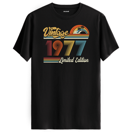 1977 Vintage siyah tişört, retro baskısıyla nostaljik bir doğum günü hediyesi seçeneği sunar.