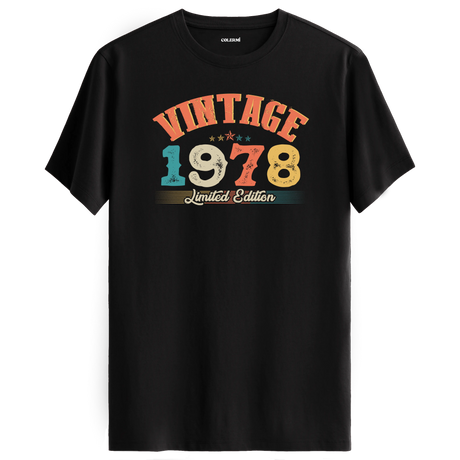 1978 Vintage Echo siyah tişört, premium pamuk kumaşıyla konforlu ve nostaljik bir doğum günü hediyesi sunar.