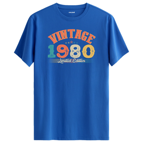 1980 Vintage Echo mavi tişört, retro baskısı ve premium pamuk kumaşıyla modern bir hediye alternatifi sunar.