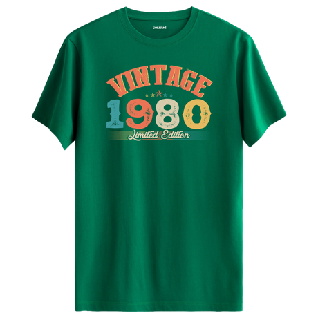 1980 Vintage Echo yeşil tişört, premium pamuk kumaşıyla nostaljik ruhu modern şıklıkla buluşturur.