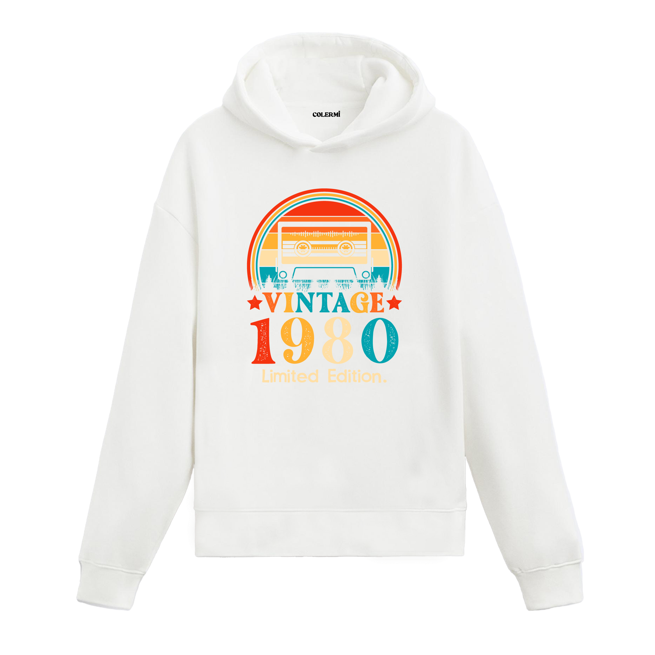 1980 Vintage Hoodie, retro kaset çalar tasarımı ve %100 pamuklu kumaşı ile nostaljik ve modern bir stil sunuyor.