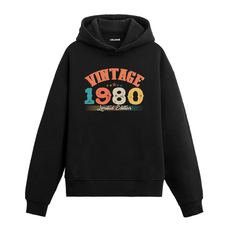 1980 yılına özel tasarlanmış siyah Vintage Hoodie Echo, retro yazı ve yıl baskılı modern hoodie modeli.