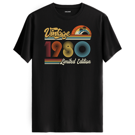 1980 Vintage siyah tişört, retro baskısıyla nostaljik bir doğum günü hediyesi seçeneği sunar.