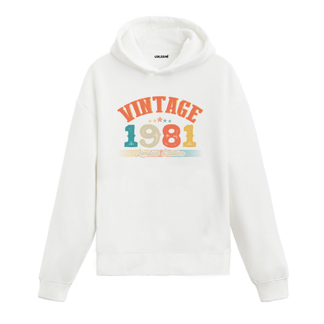 1981 yılına özel tasarlanmış beyaz Vintage Hoodie Echo, retro yazı ve yıl baskılı modern hoodie modeli.