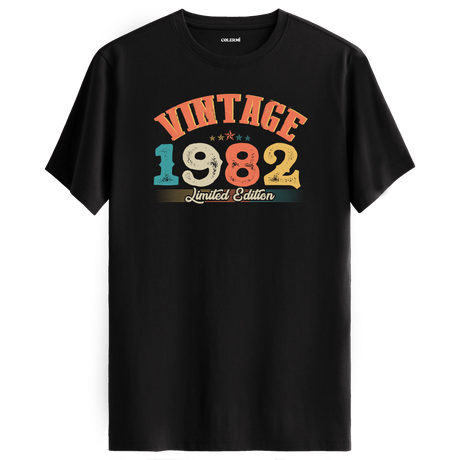 1982 Vintage Echo siyah tişört, premium pamuk kumaşıyla konforlu ve nostaljik bir doğum günü hediyesi sunar.