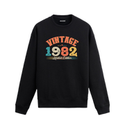 1982 yılına özel siyah Vintage Sweatshirt Echo, retro tasarım detaylı yıl baskılı sweatshirt modeli.