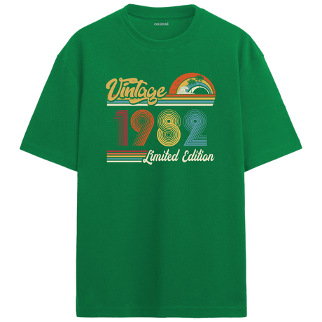 1982 Vintage yeşil oversize tişört, özgün retro tasarımıyla farklı bir doğum günü hediyesi seçeneği sunar.