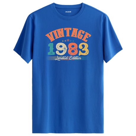 1983 Vintage Echo mavi tişört, retro baskısı ve premium pamuk kumaşıyla modern bir hediye alternatifi sunar.