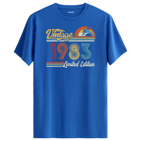 1983 Vintage mavi tişört, vintage ruhuyla şık bir doğum günü hediyesi alternatifi sunar.