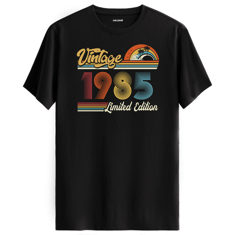 1985 Vintage siyah tişört, retro baskısıyla nostaljik bir doğum günü hediyesi seçeneği sunar.