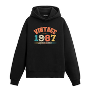 1987 yılına özel tasarlanmış siyah Vintage Hoodie Echo, retro yazı ve yıl baskılı modern hoodie modeli.