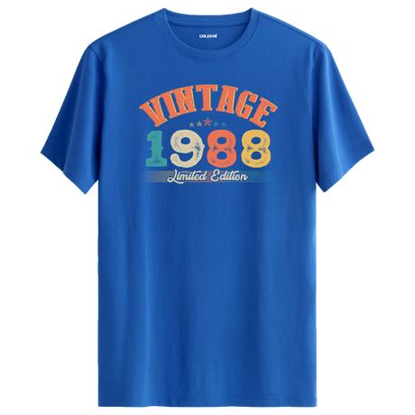 1988 Vintage Echo mavi tişört, retro baskısı ve premium pamuk kumaşıyla modern bir hediye alternatifi sunar.