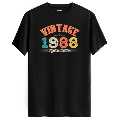 1988 Vintage Echo siyah tişört, premium pamuk kumaşıyla konforlu ve nostaljik bir doğum günü hediyesi sunar.
