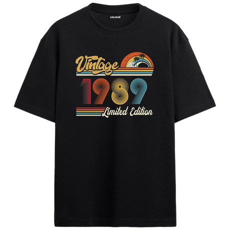 1989 Vintage siyah oversize tişört, retro baskısıyla nostaljik bir doğum günü hediyesi seçeneği sunar.