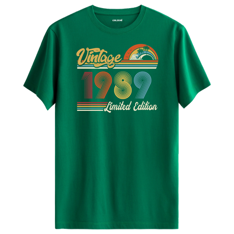 1989 Vintage yeşil tişört, nostaljik havasıyla farklı bir doğum günü hediyesi seçeneği sunar.