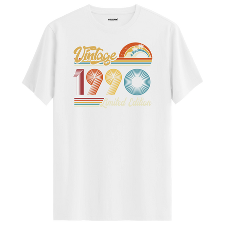 1990 Vintage beyaz tişört, zamansız tasarımıyla şık bir doğum günü hediyesi alternatifi sunar.