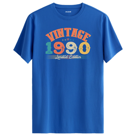 1990 Vintage Echo mavi tişört, retro baskısı ve premium pamuk kumaşıyla modern bir hediye alternatifi sunar.