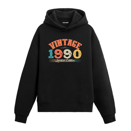 1990 yılına özel tasarlanmış siyah Vintage Hoodie Echo, retro yazı ve yıl baskılı modern hoodie modeli.