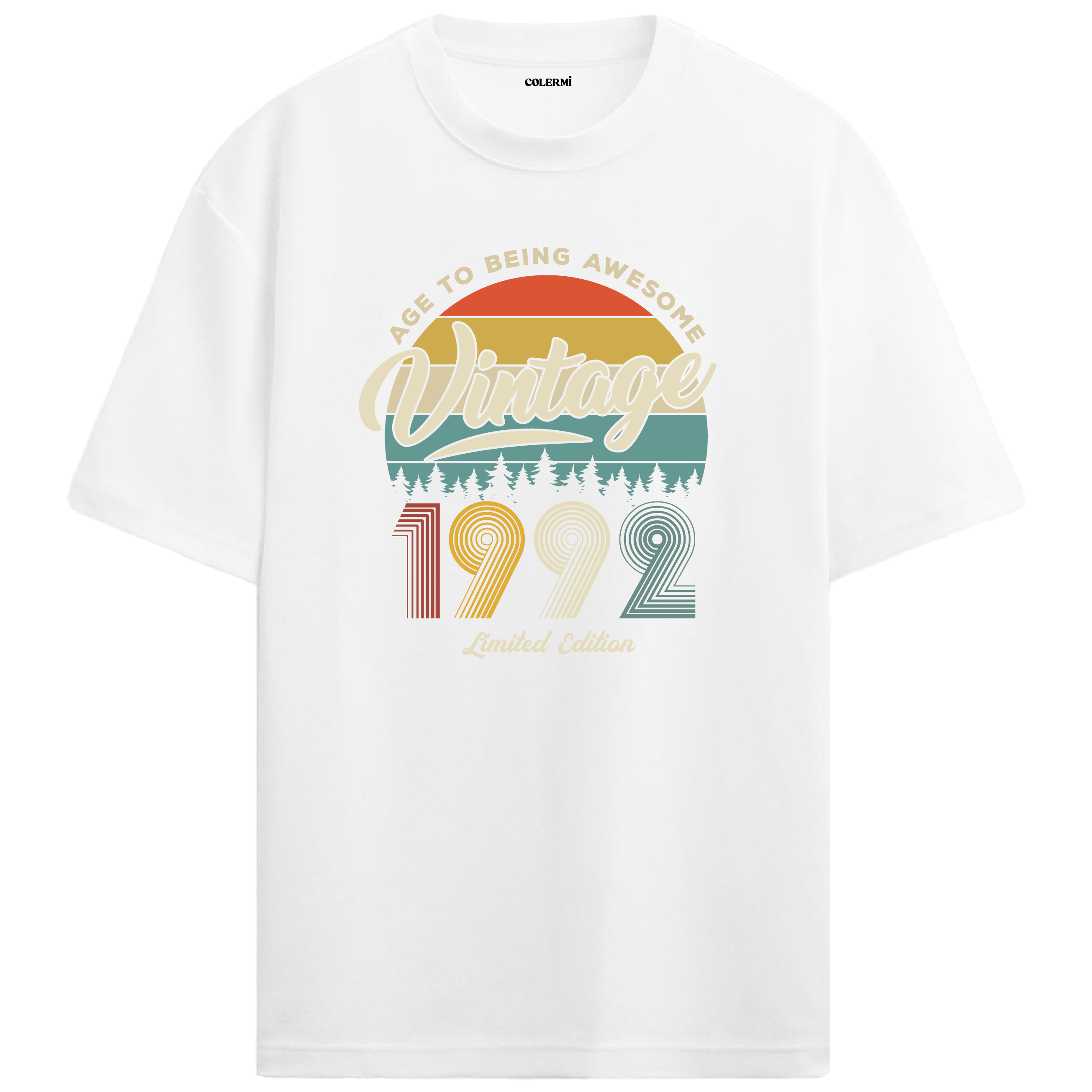 1992 nostalji vintage beyaz oversize tişört, nostaljik detayları ve pamuklu yapısıyla günlük şıklık sunar.