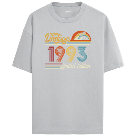 1993 Vintage gri oversize tişört, sade retro tasarımıyla şık bir doğum günü hediyesi alternatifi sunar.