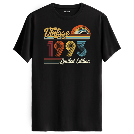 1993 Vintage siyah tişört, retro tasarımıyla nostaljik bir doğum günü hediyesi seçeneği sunar.