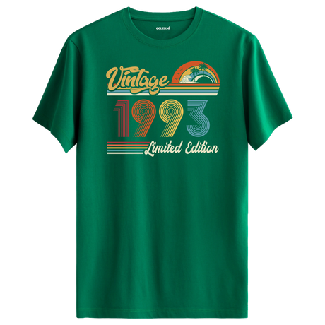 1993 Vintage yeşil tişört, nostaljik tasarımıyla doğum günü hediyesi için şık bir tercih olur.