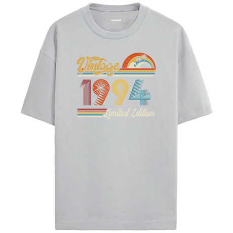 1994 Vintage gri oversize tişört, sade retro tasarımıyla şık bir doğum günü hediyesi alternatifi sunar.