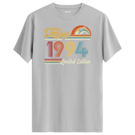 1994 Vintage gri tişört, sade tasarımıyla nostaljik bir doğum günü hediyesi alternatifi sunar.