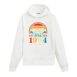 1994 Vintage Hoodie, retro kaset çalar baskısı ve pamuklu kumaşıyla nostaljik ve rahat bir stil sunuyor.