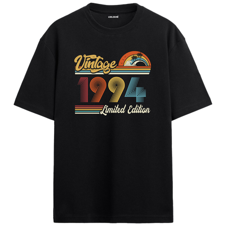 1994 Vintage siyah oversize tişört, retro baskısıyla nostaljik bir doğum günü hediyesi seçeneği sunar.