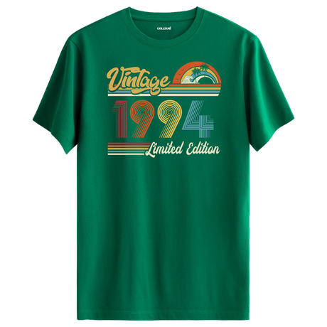 1994 Vintage yeşil tişört, nostaljik tasarımıyla doğum günü hediyesi için ideal bir tercih olur.
