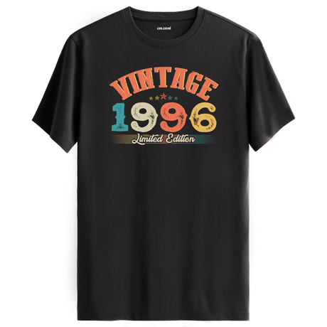 1996 Vintage Echo antrasit tişört, özgün baskısı ve premium pamuk kumaşıyla konforlu bir doğum günü hediyesi alternatifi sunar.