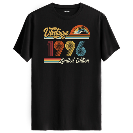 1996 Vintage siyah tişört, retro baskısıyla nostaljik bir doğum günü hediyesi seçeneği sunar.