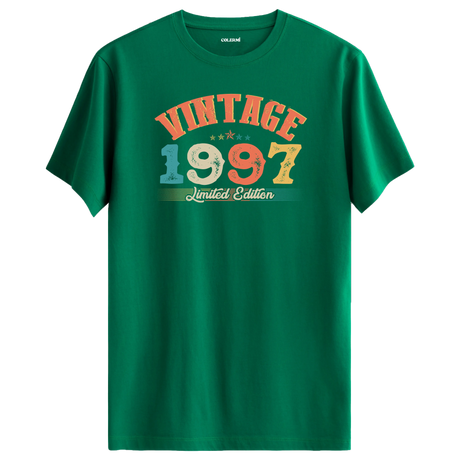 1997 Vintage Echo yeşil tişört, premium pamuk kumaşıyla nostaljik ruhu modern şıklıkla buluşturur.